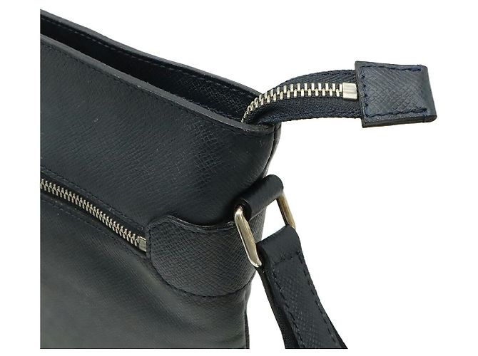 Borsa a Spalla Louis Vuitton Taiga Sasha Blu - vista 6