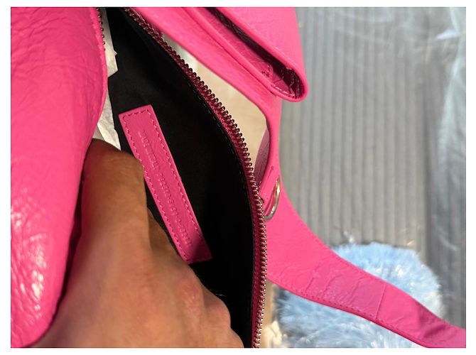 Bolso bandolera Balenciaga Superbusy Small Leather Rose Vif en Cuero - vista 10