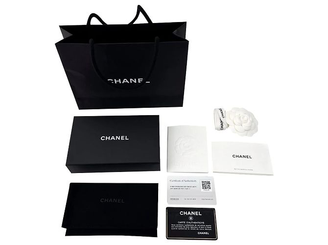 Chanel Tarjetero Boy Classic Caviar Oro Negro - vista 9