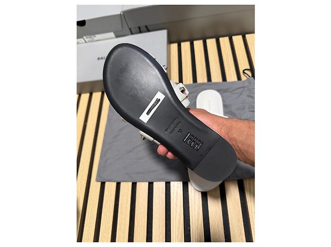 Balenciaga Sandali Piatti in Pelle Bianca Bianco - vista 5
