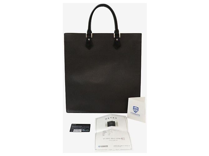 Louis Vuitton Borsa Tote Taiga Sac Plat GM Saxophone Nero - vista 8