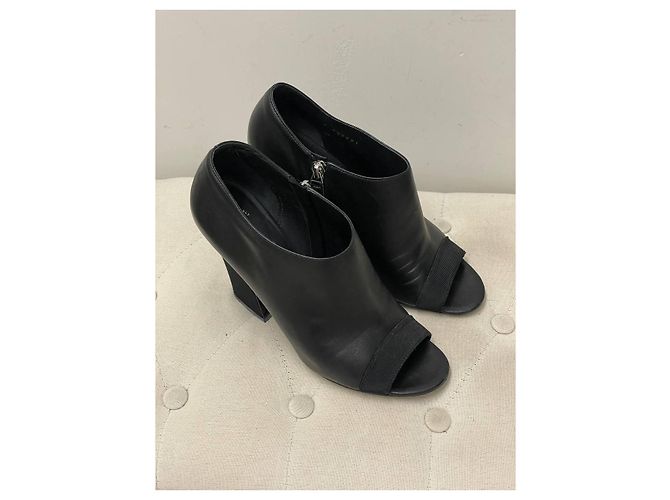 Chanel Botines Peep-Toe de Cuero Negro con Tacón de Perla - vista 3