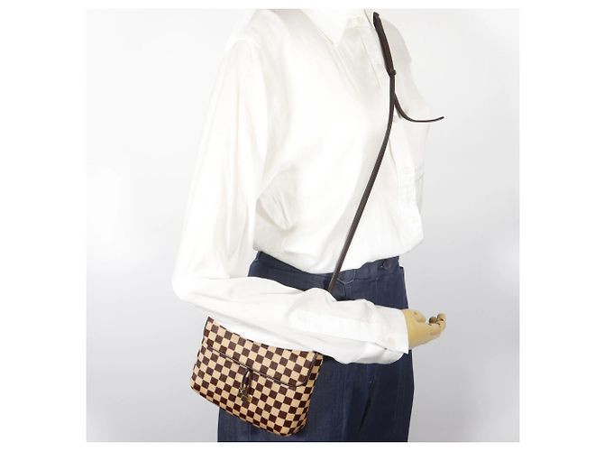 Bolso de hombro Louis Vuitton Gazelle en Damier Sauvage Castaño - vista 17