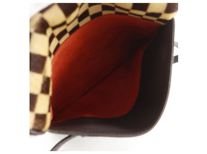 Bolso de hombro Louis Vuitton Gazelle en Damier Sauvage Castaño - vista 7