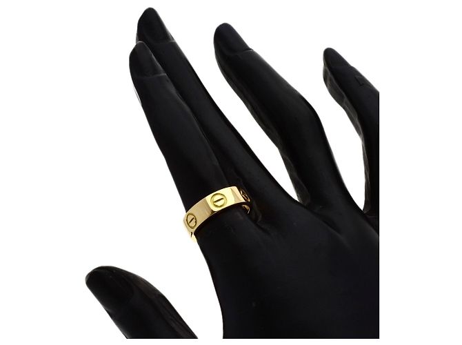 Bague Love Band de Cartier en or jaune 18K - vue 7