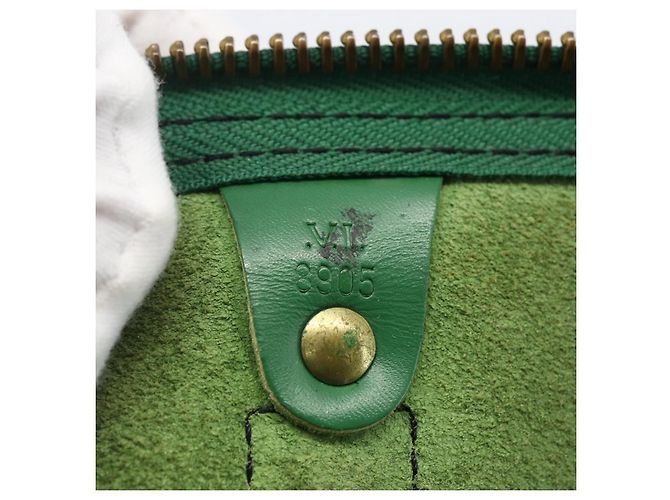 Borsa Keepall Louis Vuitton in pelle Epi 55 Verde - vista 7