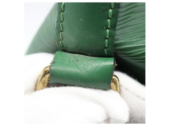 Louis Vuitton Petit Noe Epi Leather Medium Verde - vista 6