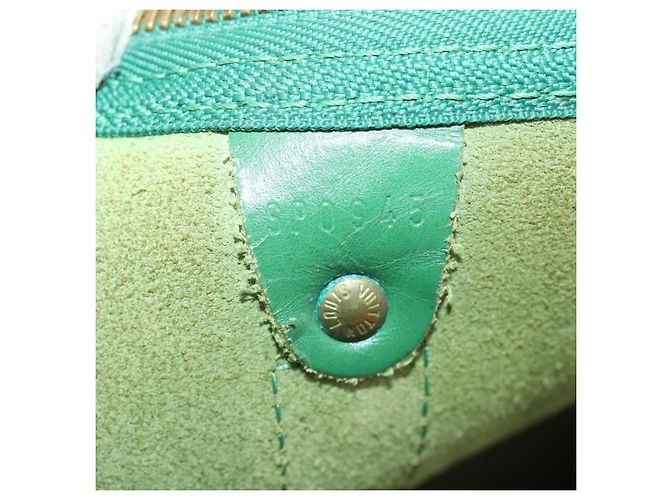 Borsa Keepall Louis Vuitton in pelle Epi 55 Verde - vista 6