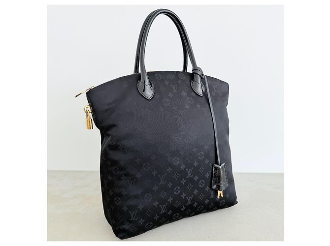 Louis Vuitton Desire Lockit Vertical MM Monogram Nylon Black – Pezzo da Sfilata Nero - vista 10