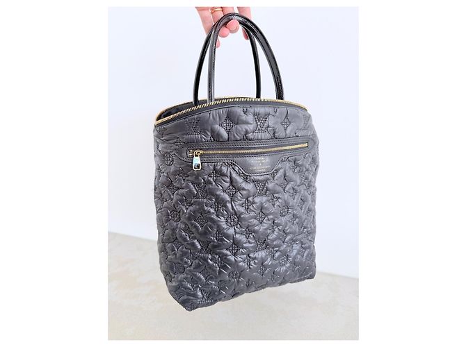 Louis Vuitton Desire Lockit Vertical MM Monogram Nylon Black – Pezzo da Sfilata Nero - vista 19