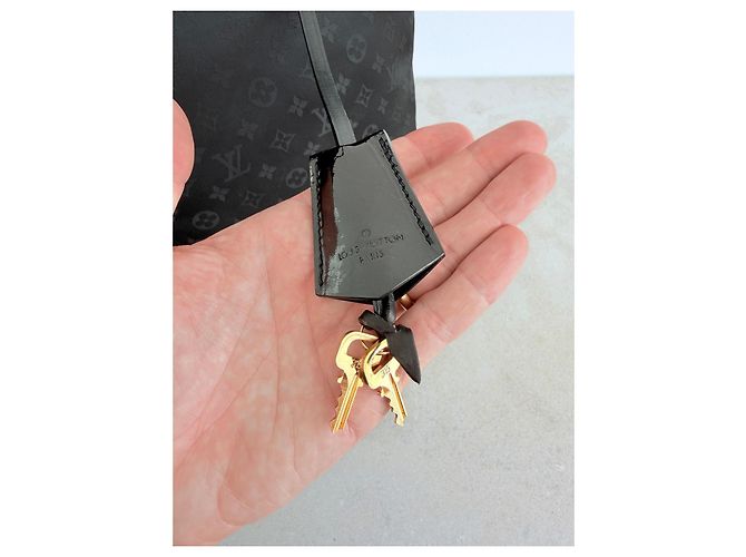 Louis Vuitton Desire Lockit Vertical MM Monogram Nylon Black – Pezzo da Sfilata Nero - vista 20