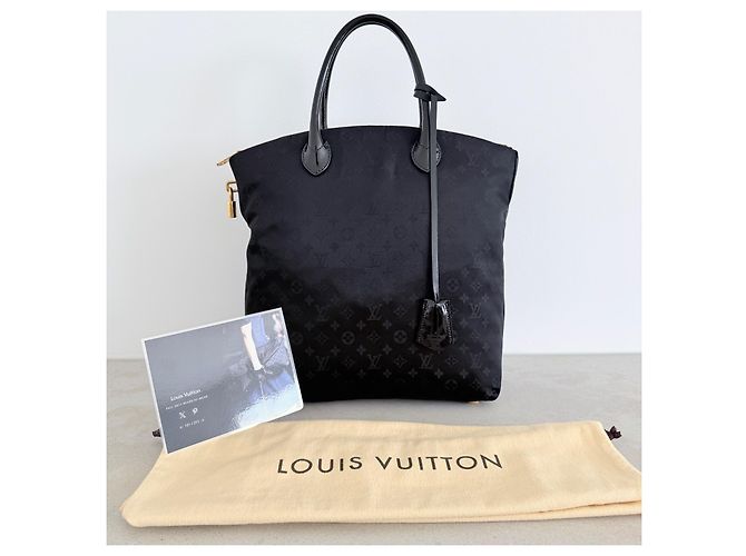 Louis Vuitton Desire Lockit Vertical MM Monogram Nylon Black – Pezzo da Sfilata Nero - vista 3