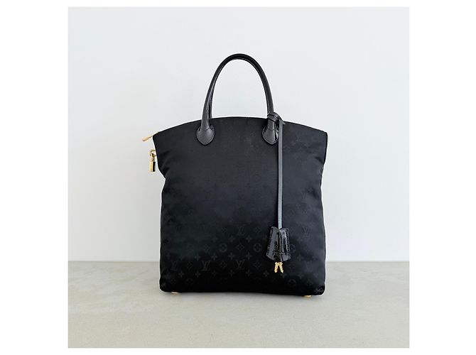 Louis Vuitton Desire Lockit Vertical MM Monogram Nylon Black – Pezzo da Sfilata Nero - vista 4