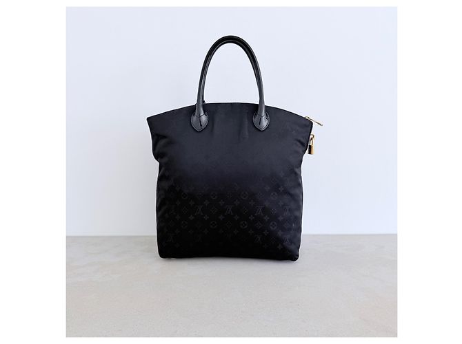 Louis Vuitton Desire Lockit Vertical MM Monogram Nylon Black – Pezzo da Sfilata Nero - vista 5