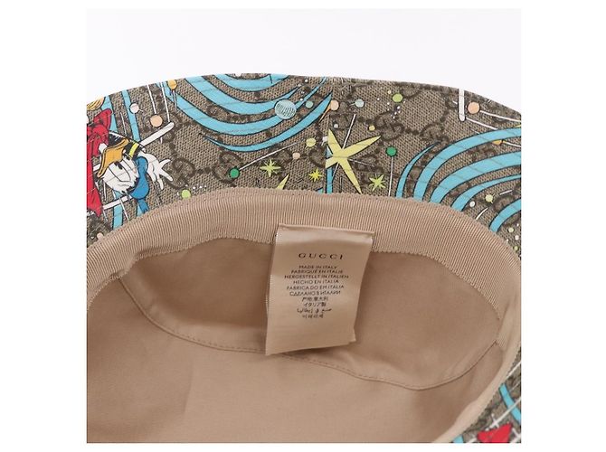 Cappello GUCCI GG Supreme Disney Donald Duck in PVC Beige Auth BA13368SM - vista 13