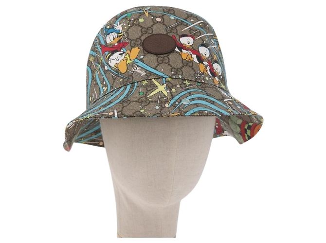 Cappello GUCCI GG Supreme Disney Donald Duck in PVC Beige Auth BA13368SM - vista 2