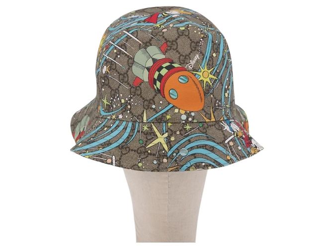 Cappello GUCCI GG Supreme Disney Donald Duck in PVC Beige Auth BA13368SM - vista 3