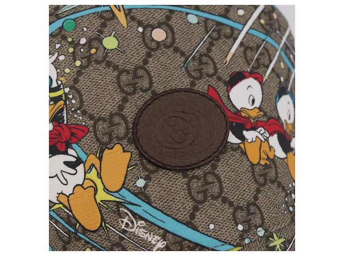 Cappello GUCCI GG Supreme Disney Donald Duck in PVC Beige Auth BA13368SM - vista 6