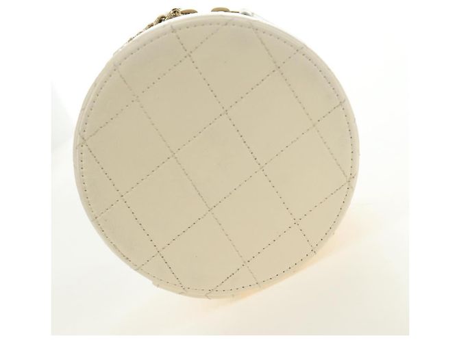 CHANEL Matelasse Chain Shoulder Bag Leather White Gold CC Auth bs35547SAM Bianco D'oro - vista 10