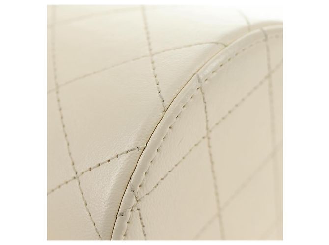 CHANEL Matelasse Chain Shoulder Bag Leather White Gold CC Auth bs35547SAM Bianco D'oro - vista 11