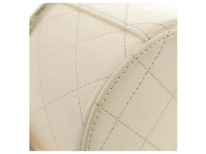 CHANEL Matelasse Chain Shoulder Bag Leather White Gold CC Auth bs35547SAM Bianco D'oro - vista 13