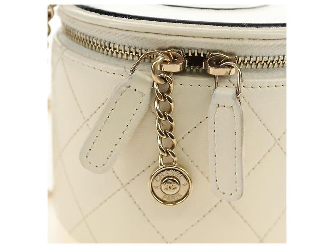 CHANEL Matelasse Chain Shoulder Bag Leather White Gold CC Auth bs35547SAM Bianco D'oro - vista 16