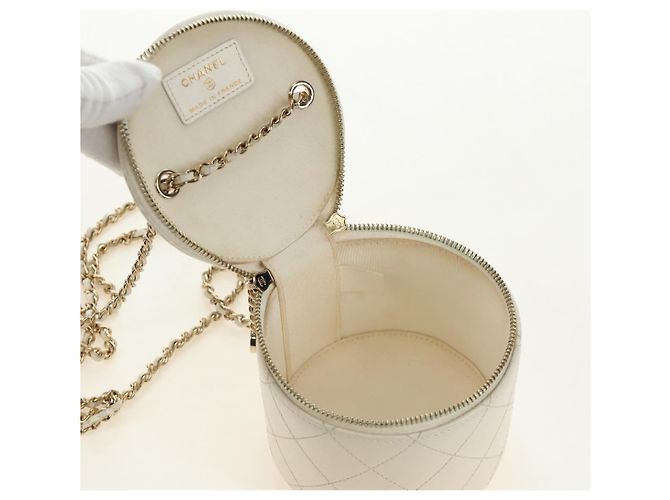 CHANEL Matelasse Chain Shoulder Bag Leather White Gold CC Auth bs35547SAM Bianco D'oro - vista 17