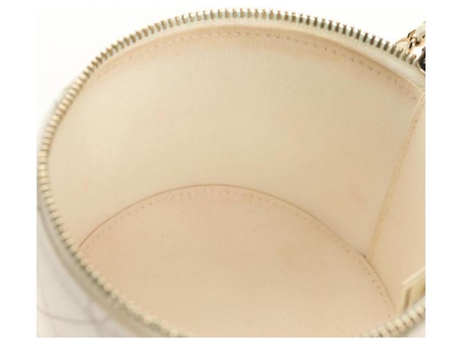 CHANEL Matelasse Chain Shoulder Bag Leather White Gold CC Auth bs35547SAM Bianco D'oro - vista 22