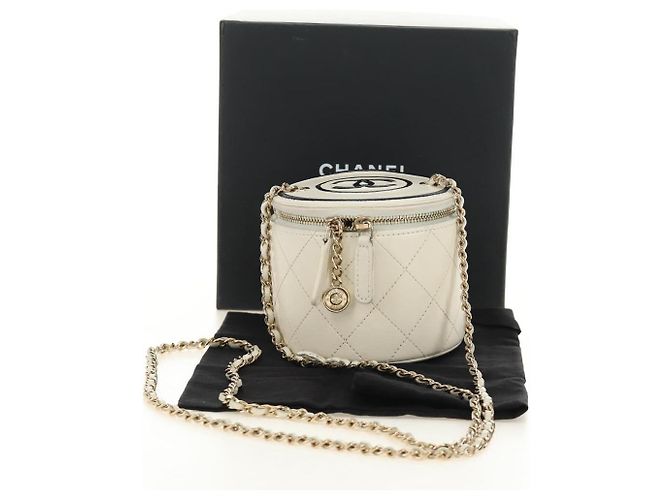 CHANEL Matelasse Chain Shoulder Bag Leather White Gold CC Auth bs35547SAM Bianco D'oro - vista 25