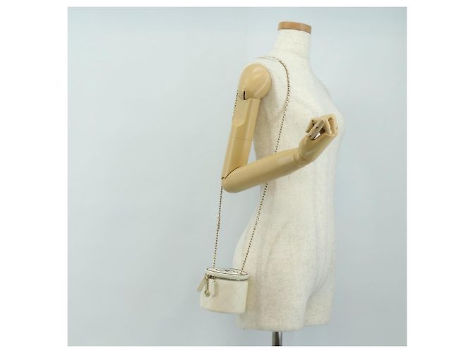 CHANEL Matelasse Chain Shoulder Bag Leather White Gold CC Auth bs35547SAM Bianco D'oro - vista 26