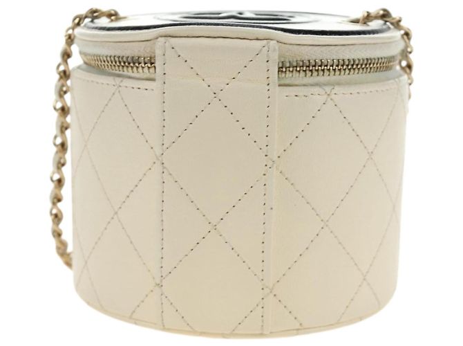 CHANEL Matelasse Chain Shoulder Bag Leather White Gold CC Auth bs35547SAM Bianco D'oro - vista 3