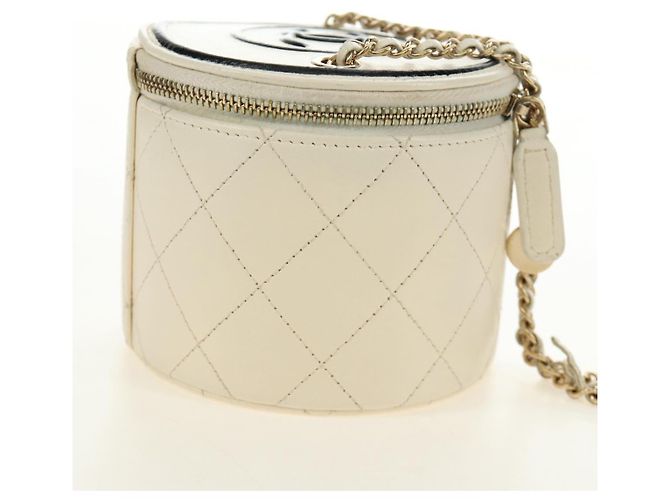 CHANEL Matelasse Chain Shoulder Bag Leather White Gold CC Auth bs35547SAM Bianco D'oro - vista 5