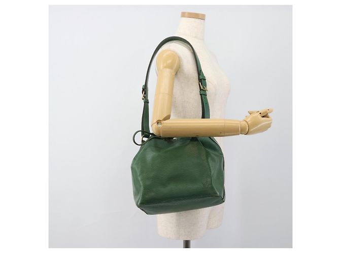 Borsa a tracolla LOUIS VUITTON Epi Petit Noe Verde M44104 LV Auth ka4681 - vista 19