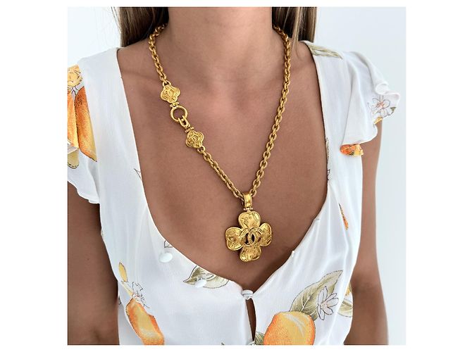 Collana Chanel 1996 CC Flower Pendant D'oro - vista 10
