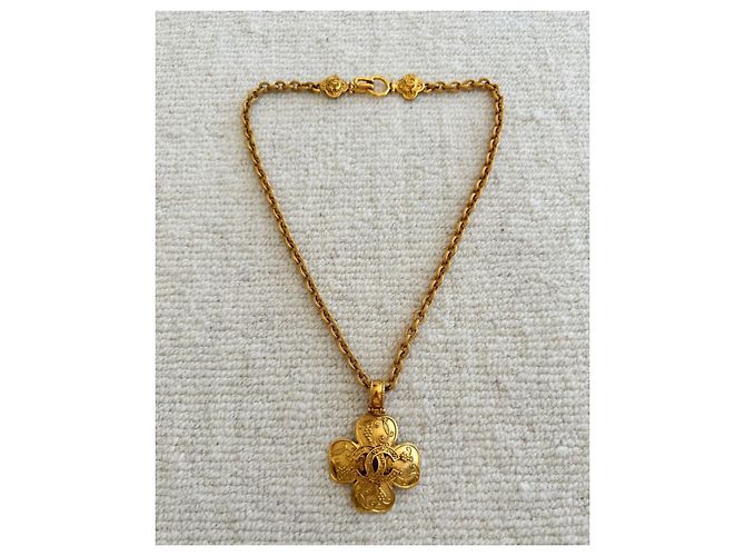 Collana Chanel 1996 CC Flower Pendant D'oro - vista 4
