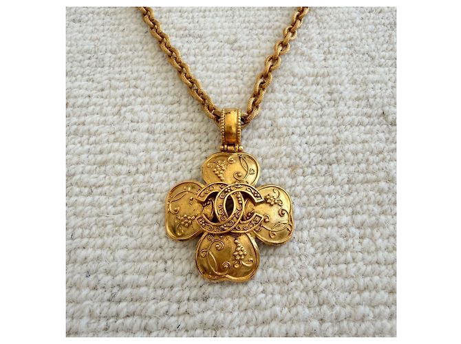 Collana Chanel 1996 CC Flower Pendant D'oro - vista 7