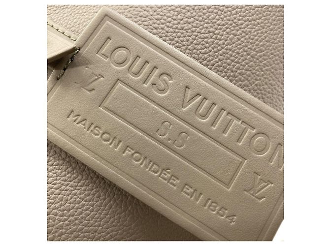 Borsa a tracolla Louis Vuitton M21437 City Keepall Aerogram Cachi - vista 11