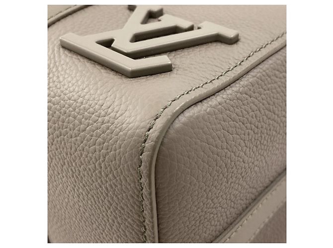 Borsa a tracolla Louis Vuitton M21437 City Keepall Aerogram Cachi - vista 12