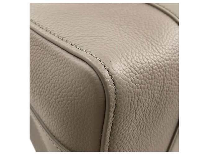 Borsa a tracolla Louis Vuitton M21437 City Keepall Aerogram Cachi - vista 13