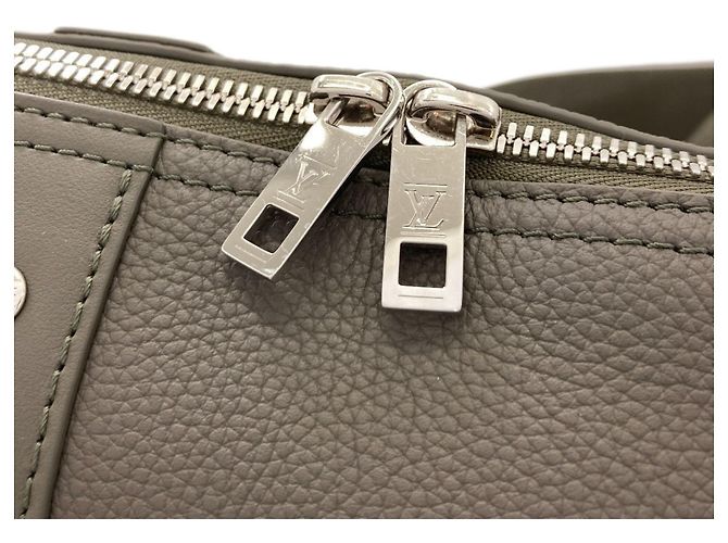 Borsa a tracolla Louis Vuitton M21437 City Keepall Aerogram Cachi - vista 7