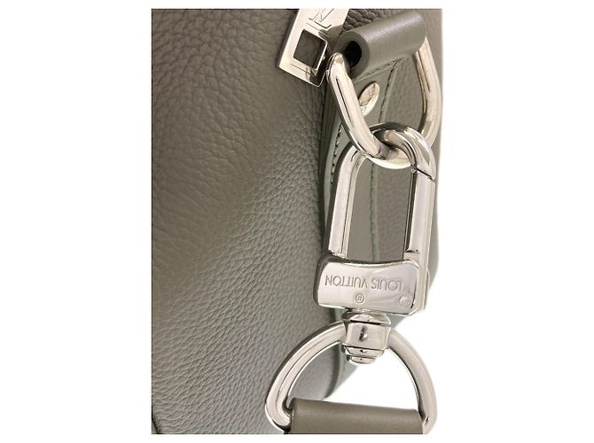 Borsa a tracolla Louis Vuitton M21437 City Keepall Aerogram Cachi - vista 8