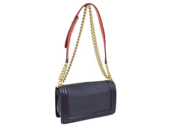 Chanel Boy Flap Cube Embossed Lambskin New Medium Blu navy - vista 2