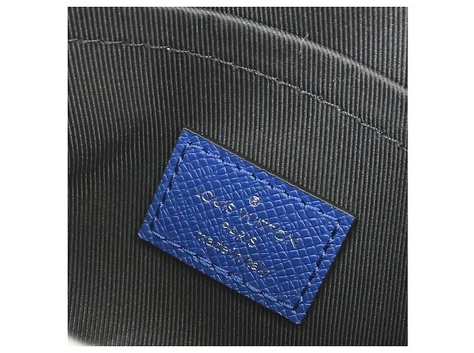 Bumbag Borsa a tracolla Louis Vuitton Outdoor Monogram Taigarama Blu - vista 4