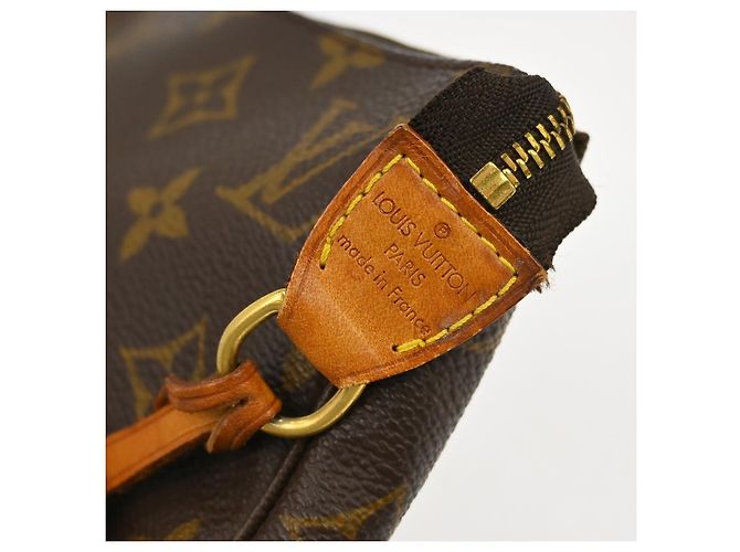 Louis Vuitton Pochette Accessoires NM Monogram Canvas medium Marrom - vista 4