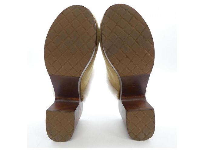 Sandalias Chanel de piel de oveja arrugada Beige - vista 4