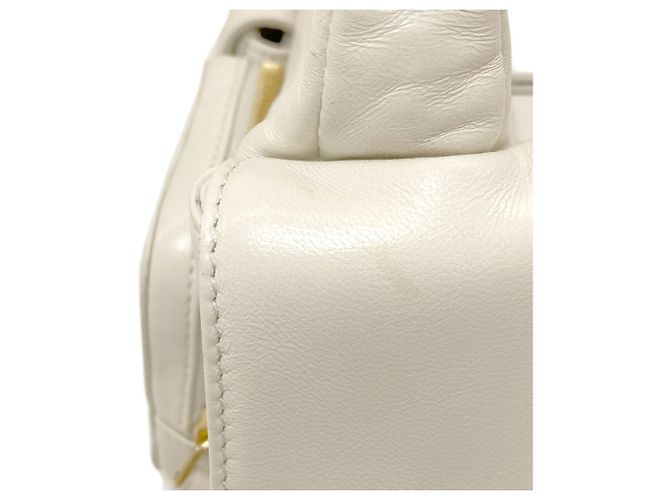 Borsa a tracolla Miu Miu in pelle di vitello bianca Bianco - vista 10