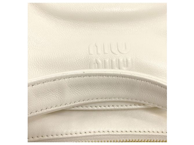 Borsa a tracolla Miu Miu in pelle di vitello bianca Bianco - vista 14