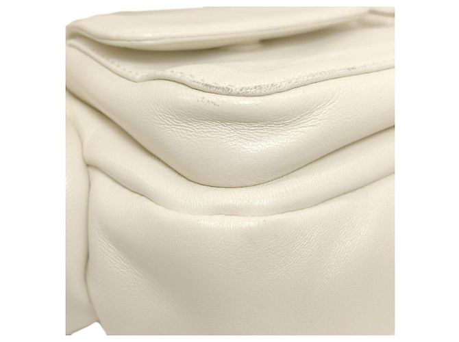 Borsa a tracolla Miu Miu in pelle di vitello bianca Bianco - vista 18