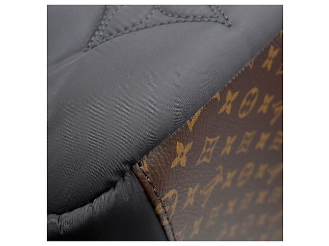 Onthego Borsa Tote Louis Vuitton Monogram Nero - vista 9