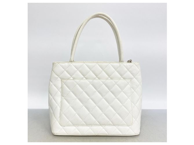 Timeless Bolsa Tote Chanel em couro de bezerro de grão branco - vista 10
